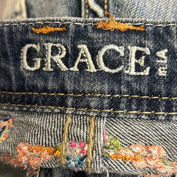 Grace In LA Blue Faded Denim Floral Embroidery Low-Rose Fray Hem Shorts Size 27 - Picture 11 of 16